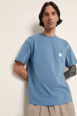 Футболка свободного силуэта с контрастной отделкой