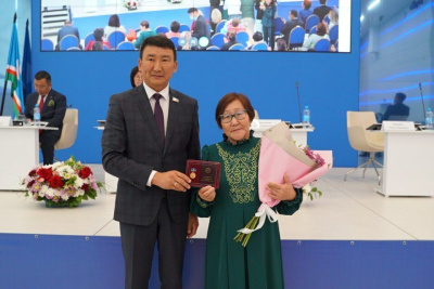 Государственные награды вручили работникам образования Якутии /    Республика Саха (Якутия)