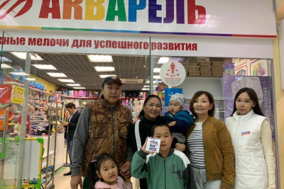 Алёна Атласова приняла участие в акции «Собери ребенка в школу» /    