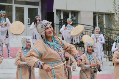 В Якутске состоялся концерт «Зажигательные народные ритмы» /  Якутск Якутск Республика Саха (Якутия)