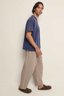 Футболка свободного силуэта с v-образным вырезом