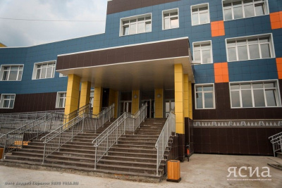 Сто тысяч рублей будут выплачивать учителям выпускников-стобалльников в Якутске /  Якутск Якутск Республика Саха (Якутия)