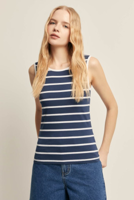 Майка приталенного силуэта в полоску