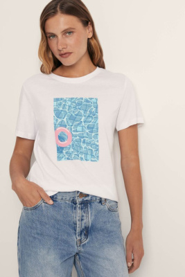 Футболка приталенного силуэта с принтом