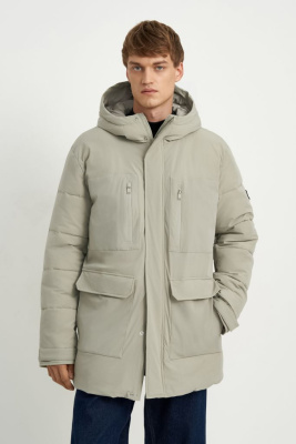 Утепленное полупальто с накладными карманами