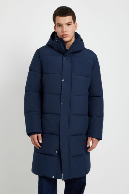 Утепленное пальто с воротником-стойкой