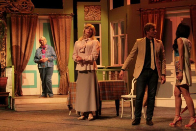 В русском драмтеатре Якутска состоялся благотворительный показ спектакля «Тётки» /  Якутск Якутск Республика Саха (Якутия)