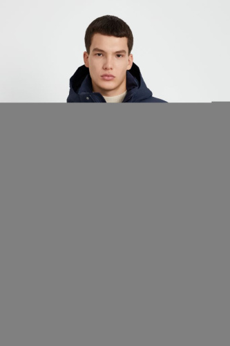 Утепленное полупальто с накладными карманами и капюшоном