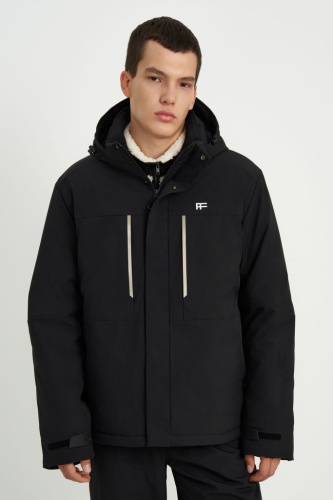 Горнолыжная куртка полуприлегающего силуэта