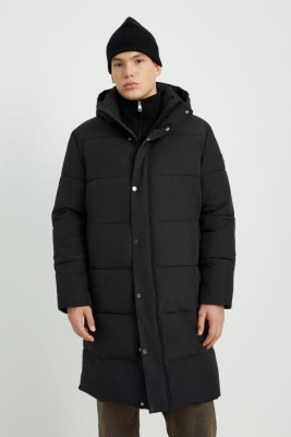 Утепленное пальто с воротником-стойкой