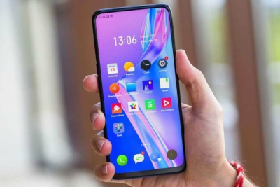 В российских школах запретили использование мобильных телефонов на уроках /    