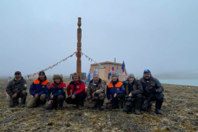 На острове Беннетта установлено спасательное депо в форме якутского балагана /    Республика Саха (Якутия)
