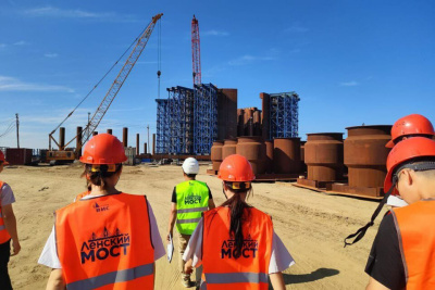 Студенты Якутии и Иркутска прошли практику на площадке строительства Ленского моста / Нарыйа Пахомова  Якутск Республика Саха (Якутия)