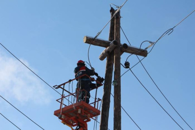 Энергетики полностью восстановили электроснабжение в Удачном /    