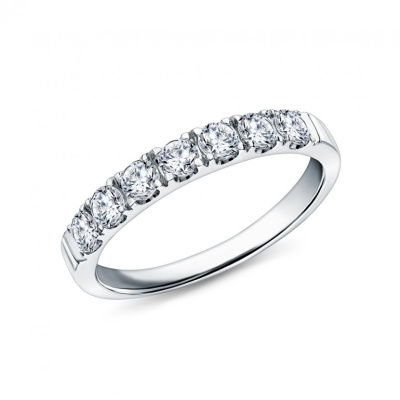 Золотое кольцо с бриллиантами выращенными