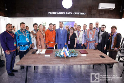 Глава Якутии подписал соглашение о защите интересов коренных малочисленных народов Севера /    Республика Саха (Якутия)