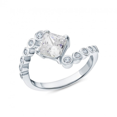 Серебряное кольцо с фианитами