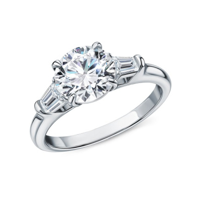 Серебряное кольцо с муассанитами