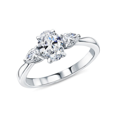 Золотое кольцо с бриллиантами выращенными