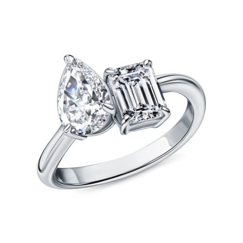 Серебряное кольцо с муассанитами