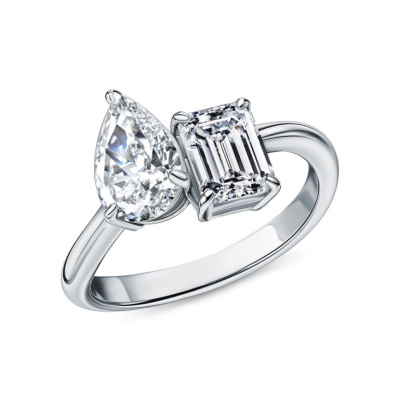 Серебряное кольцо с муассанитами