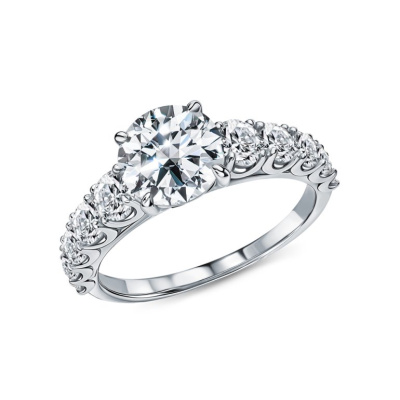 Золотое кольцо с бриллиантами выращенными