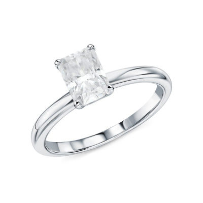 Серебряное кольцо с муассанитом