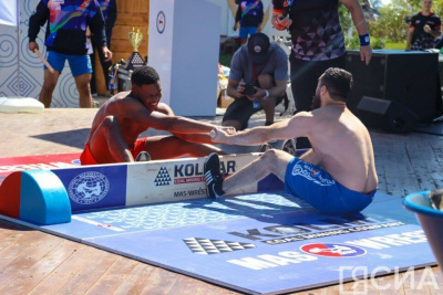 Кубок «Колмар» по мас-рестлингу на ВЭФ собрал спортсменов из 15 зарубежных стран /    