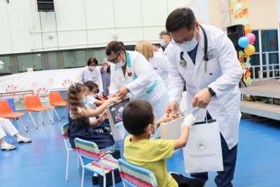 Алмазэргиэнбанк навестил маленьких пациентов Медцентра Якутии  /  Якутск Якутск Республика Саха (Якутия)