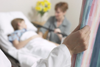 Подписан закон, наделяющий одного из родителей ребенка-инвалида правом на совместную госпитализацию с ребенком /  Мирный Мирнинский Республика Саха (Якутия)