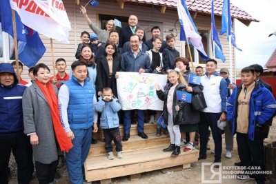 Дом построили многодетной семье из Якутска после обращения в «Единую Россию» /  Якутск Якутск Республика Саха (Якутия)