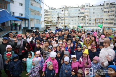 Благоустроенный двор торжественно открыли в Автодорожном округе Якутска /  Якутск Якутск Республика Саха (Якутия)
