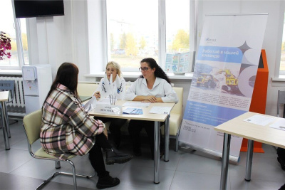 Более 100 вакансий представила компания "Якутуголь" /    