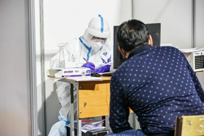 В Якутии за сутки коронавирус подтвердился у 421 человека /    Республика Саха (Якутия)