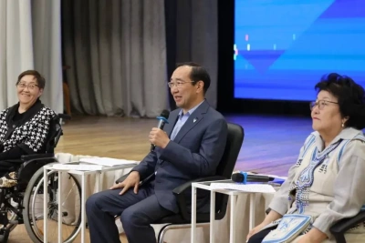 Глава Якутии встретился с жителями Оленекского эвенкийского национального района / ЯСИА   