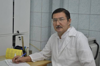 Заслуженный врач Якутии Валентин Егоров презентовал книгу «Мальчик с окраины» /    Республика Саха (Якутия)