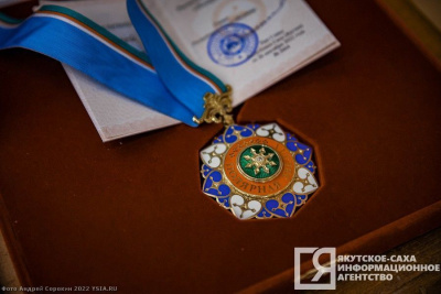 Высокие награды вручил Айсен Николаев выдающимся якутянам /    Республика Саха (Якутия)