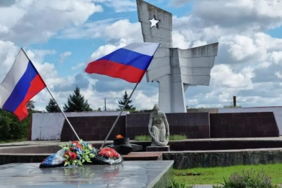 Жители ДНР и ЛНР поддержали вхождение в состав России /    