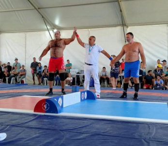 На соревнованиях по мас-рестлингу на Играх кочевников в Турции выступили спортсмены из 23 стран /    