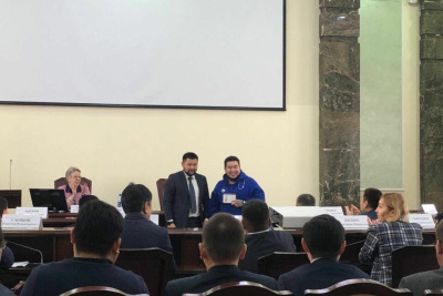 В мэрии Якутска поблагодарили горожанина за спасение людей на пожаре /  Якутск Якутск Республика Саха (Якутия)