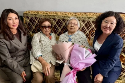 В Якутии поздравили с вековым юбилеем почетного ветерана Татьяну Гуляеву / ЯСИА   