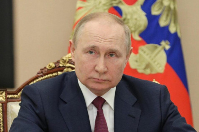 Путин поручил проработать возможность давать согласие на обработку данных на "Госуслугах" /    