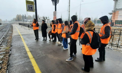 В Алдане железнодорожники провели экскурсию для школьников /    