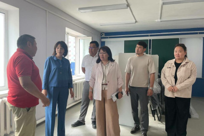 Депутаты Якутской городской Думы проконтролировали ход капитального ремонта Саха-корейской школы / ЯСИА   