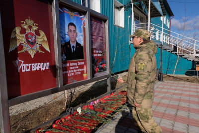 В Якутской кадетской школе установили памятный стенд о погибшем сотруднике Росгвардии /    Республика Саха (Якутия)