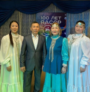 Хозяйка сельского дома культуры Галина Неустроева /  Мирный Мирнинский Республика Саха (Якутия)