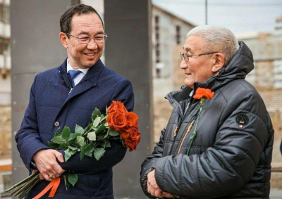 Глава Якутии поздравил первого народного учителя России Виктора Потапова /    Республика Саха (Якутия)