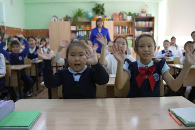 Более 100 якутян приняли участие в акции «Букет любимому учителю» /    Республика Саха (Якутия)