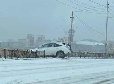 В первый день снегопада за утро произошло 25 ДТП в Якутске /  Якутск Якутск Республика Саха (Якутия)