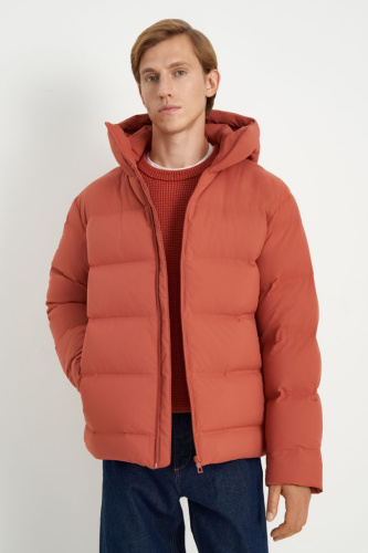 Пуховик с воротником-стойкой и капюшоном